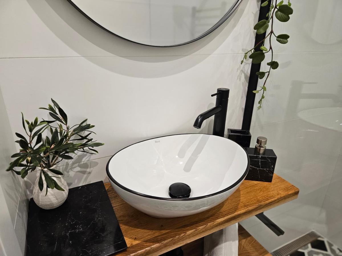Design Apt In Old Town-Free Parking-Balcony Bratislava Extérieur photo