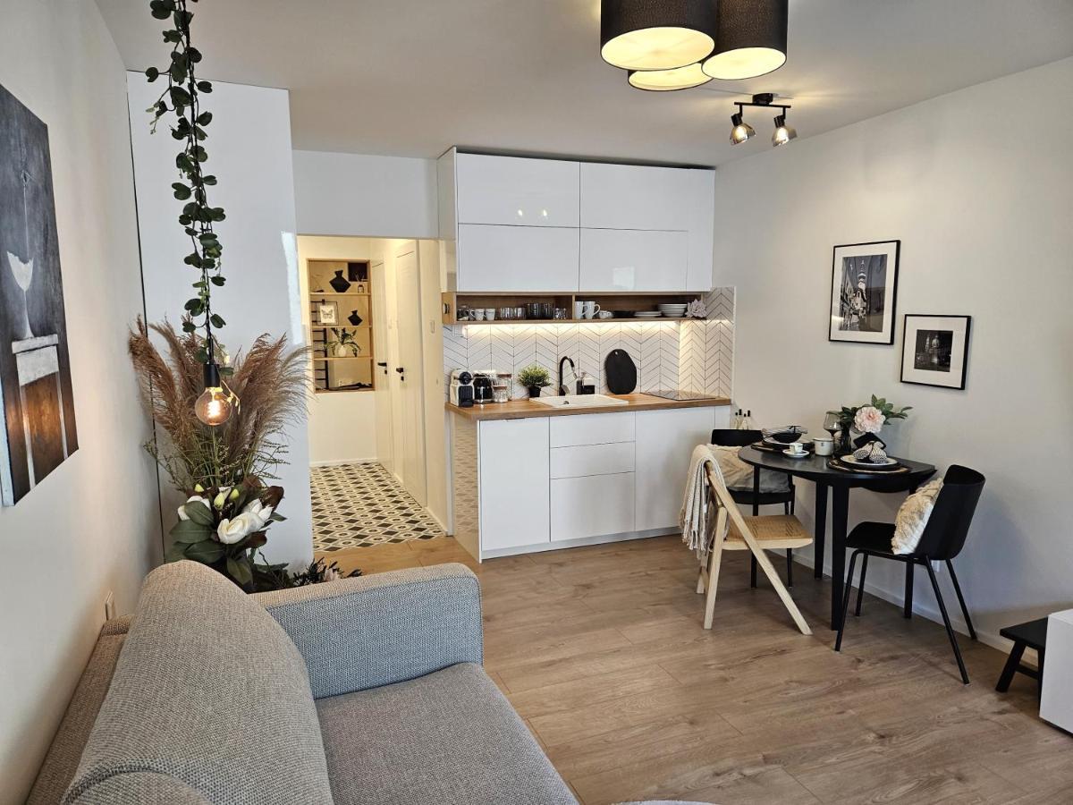 Design Apt In Old Town-Free Parking-Balcony Bratislava Extérieur photo