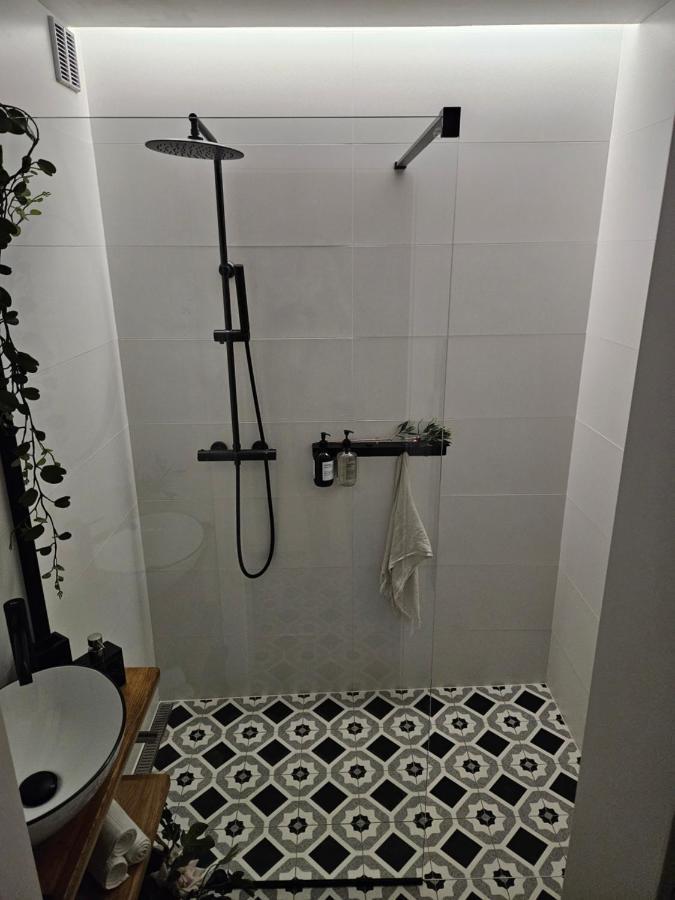 Design Apt In Old Town-Free Parking-Balcony Bratislava Extérieur photo