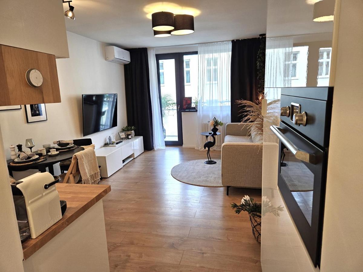 Design Apt In Old Town-Free Parking-Balcony Bratislava Extérieur photo