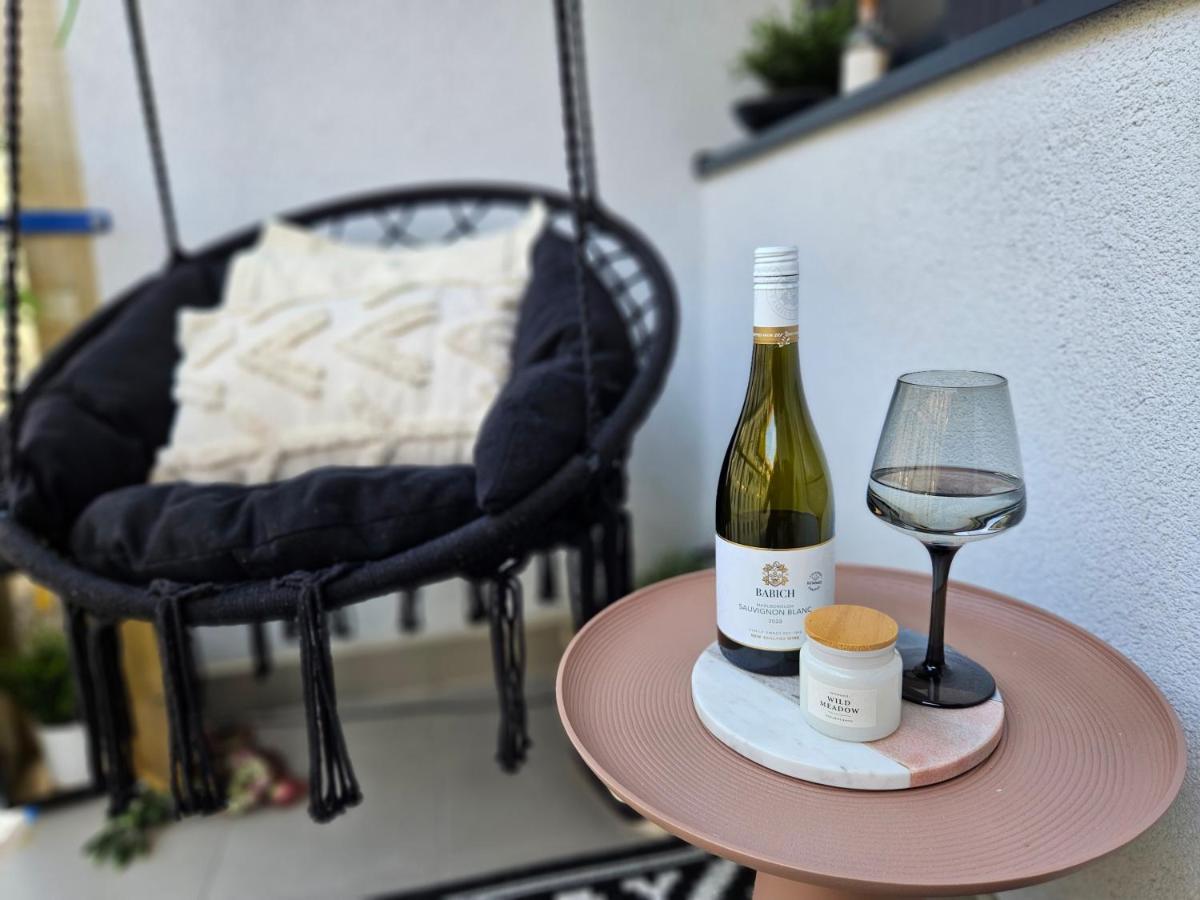 Design Apt In Old Town-Free Parking-Balcony Bratislava Extérieur photo
